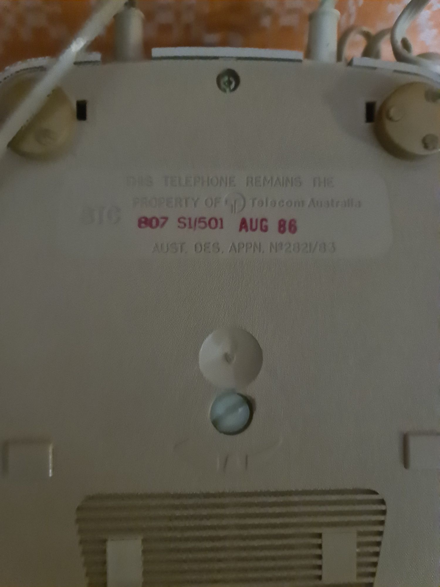 Стационарный телефон STC 1986 года
