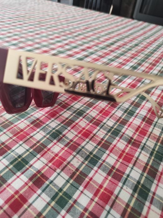 Óculos Versace vermelhos