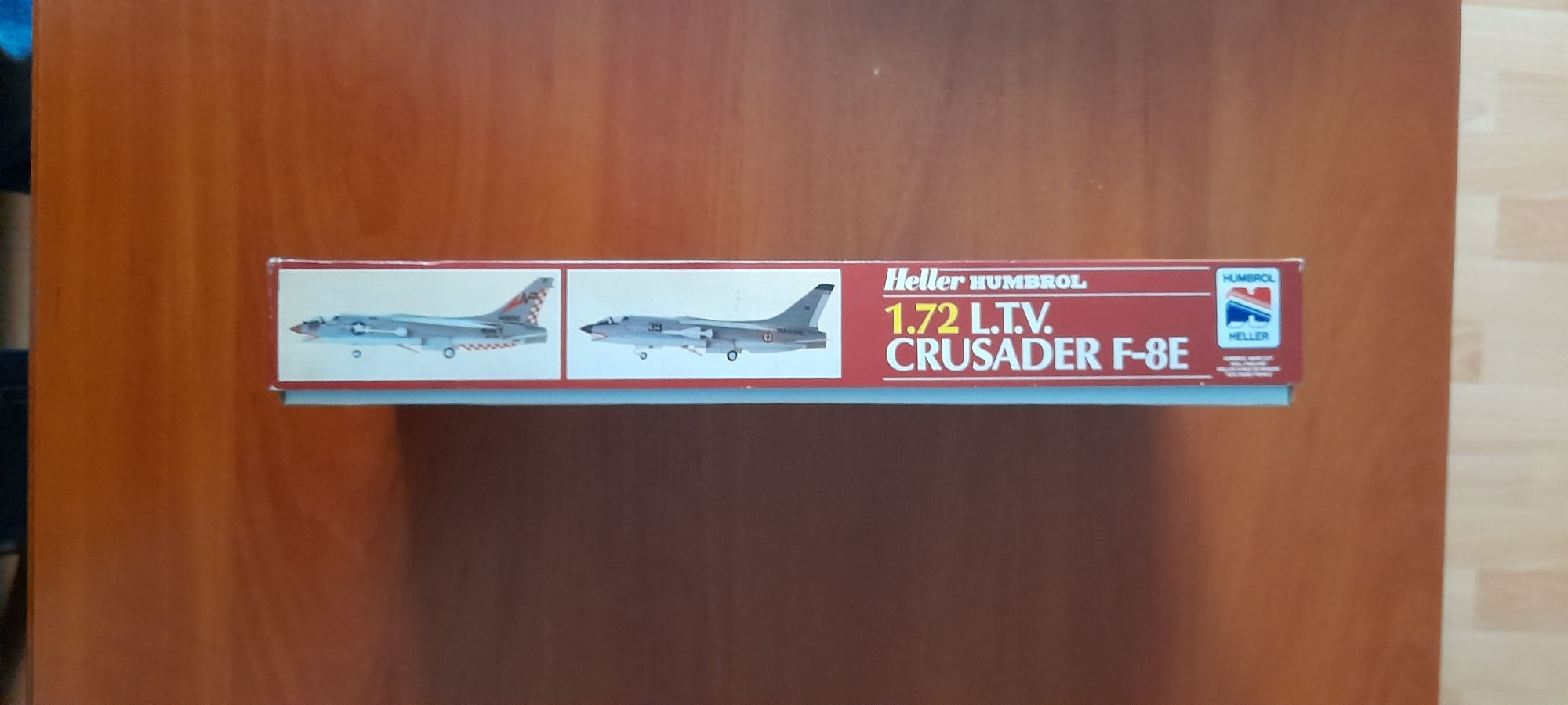 Samolot Crusader F-8E. Skala 1;72.
