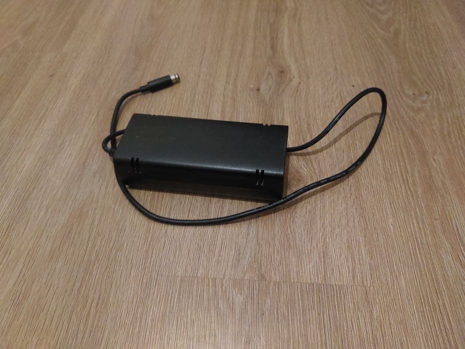 Xbox360 + 1 pad zasilacz i 3 gry.