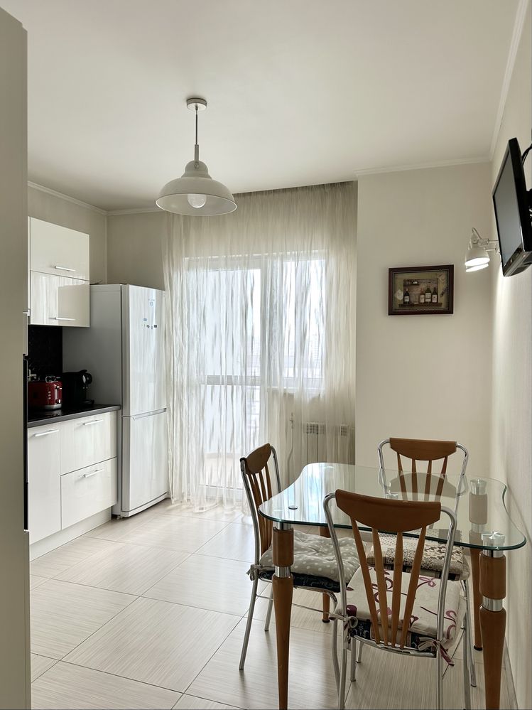 Продаж 2к квартири. 75.4м2. Роздільна. Вадима Гетьмана 1В. Шулявська