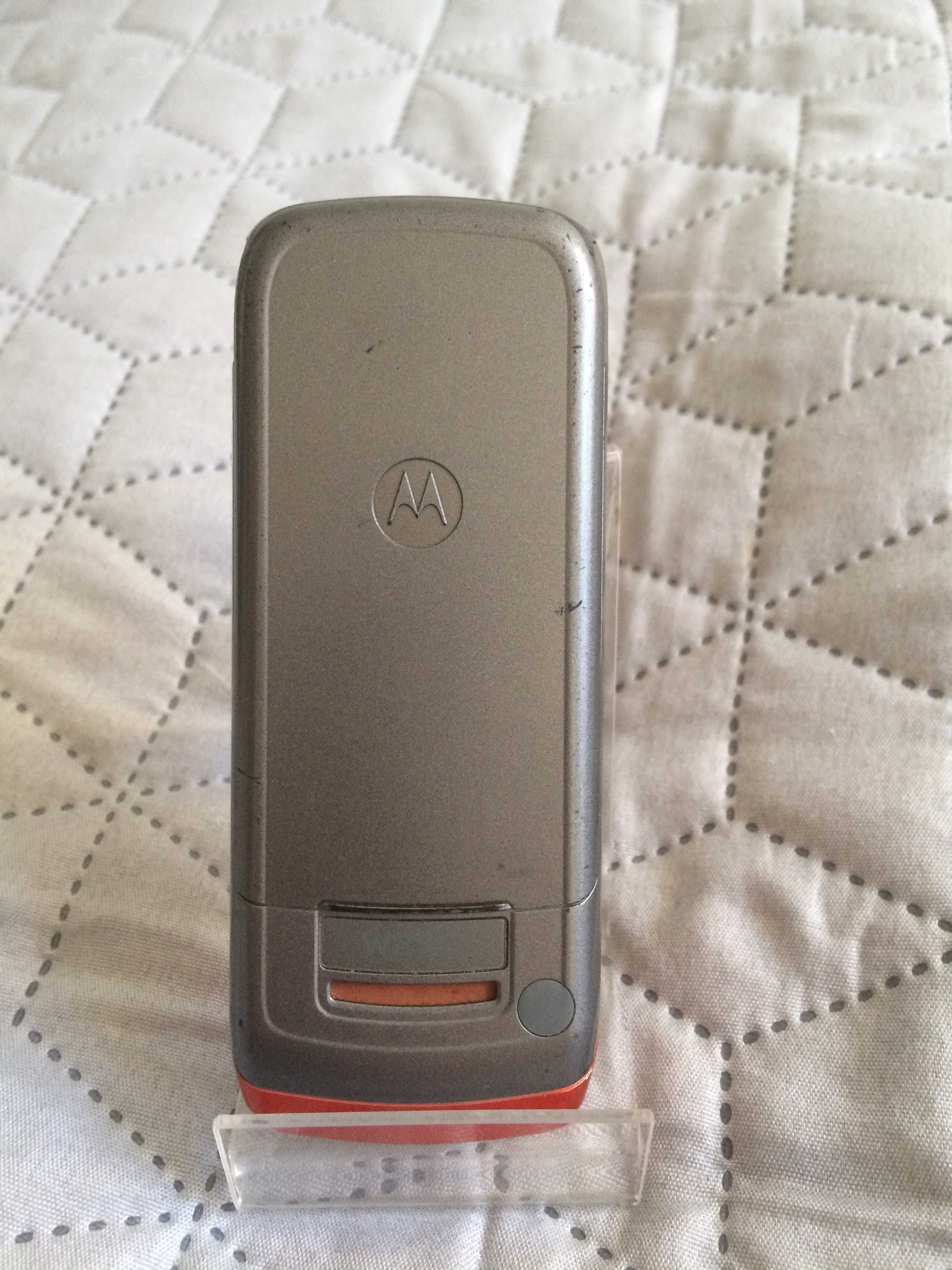 dwa telefony starsze modele 100% sprawne Motorola MAXTON
