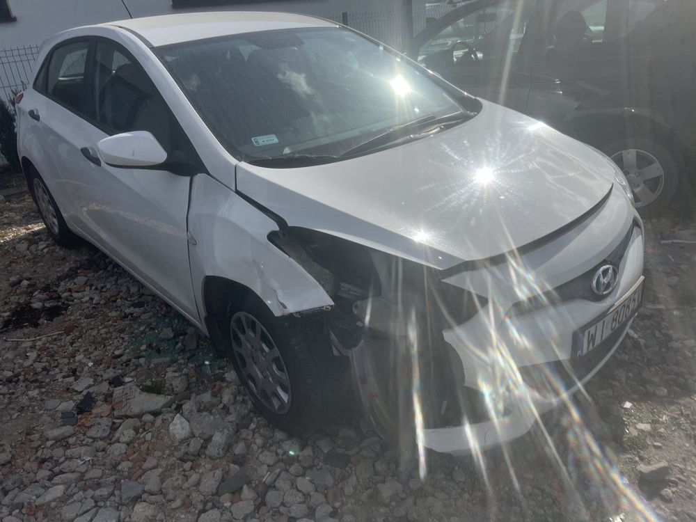 Hyundai i30 uszkodzony odpala jeździ  salon pl pierwszy własciciel