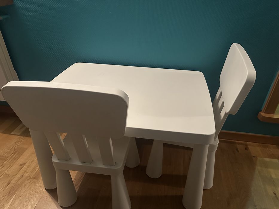 Stolik z krzesełkami- Ikea Mammut