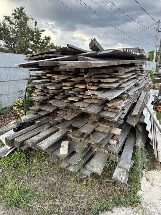 Необрізна дошка  (з обрешітки, сухі дрова,)