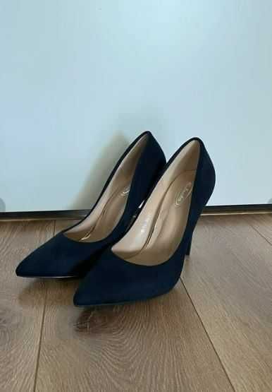 Granatowe szpilki La Membrolle rozm. 40