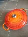 żeliwny garnek z linii Signature marki Le Creuset,nowy.y