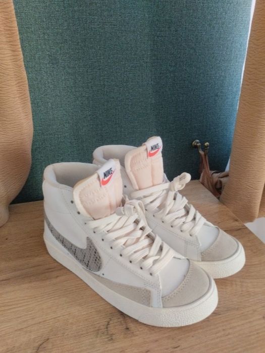 Кросівки жіночі шкіряні білі