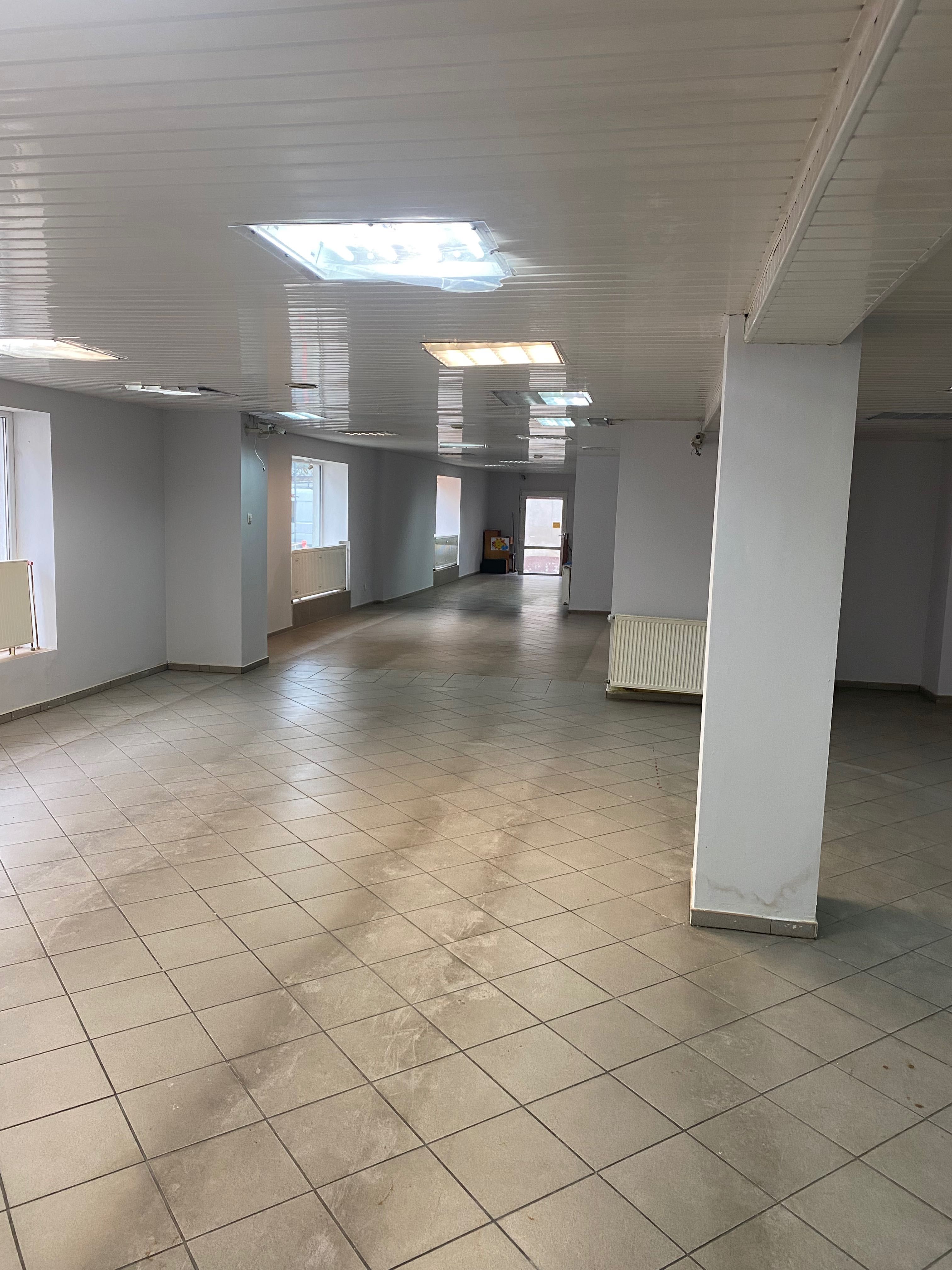 Wynajme  LOKAL 200 m2 na Sklep lub Biuro