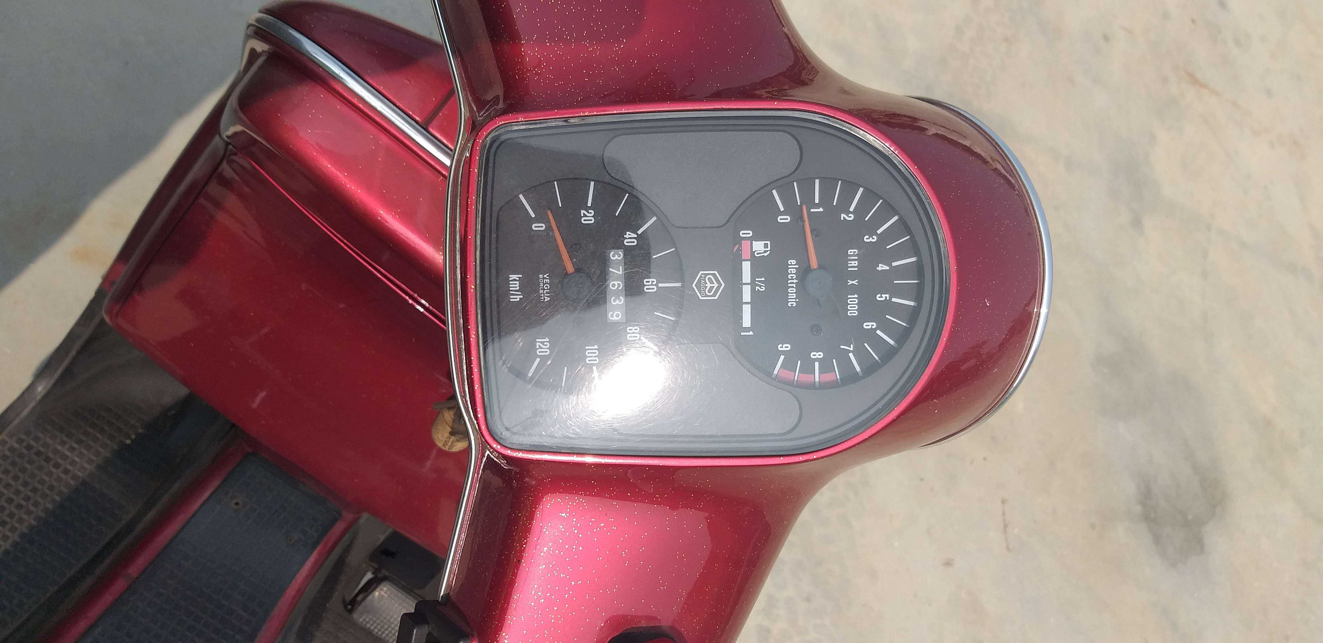 Vende-se Vespa 200