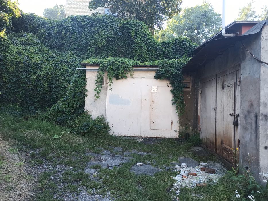 Продам гараж масив Золотий колос де танк стояв