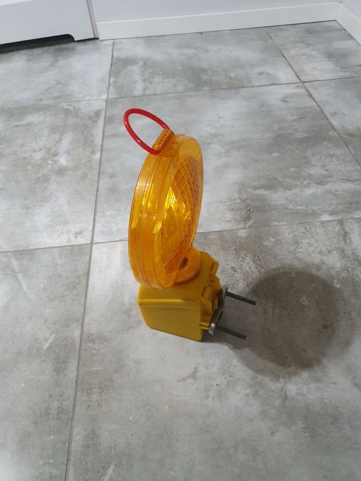 Światło  awaryjne  lampa  ostrzegawcza