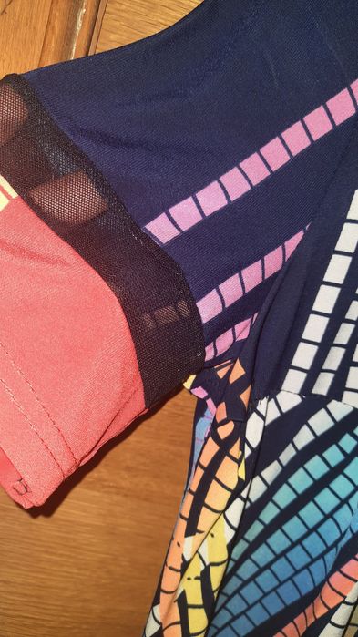 Сукня яскравого кольору