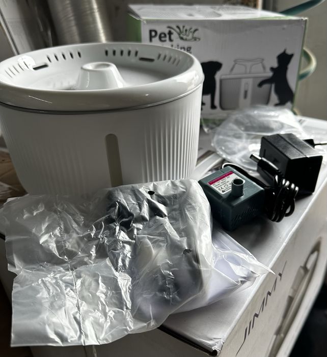 Поїлка для кішок PewinGo обʼємом 2 л