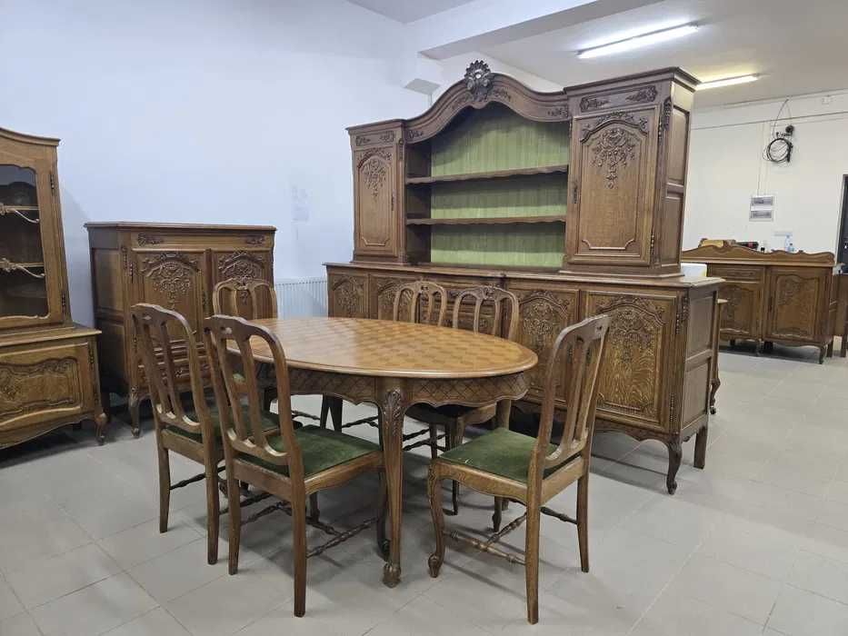 Komplet mebli w stylu ludwikowskim – kredens, barek i stół z krzesłami