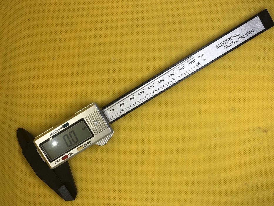 Цифровой штангенциркуль (батарея в комплекте)