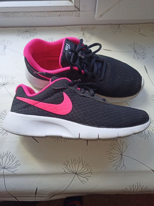 Продам  кроссовки для девочки