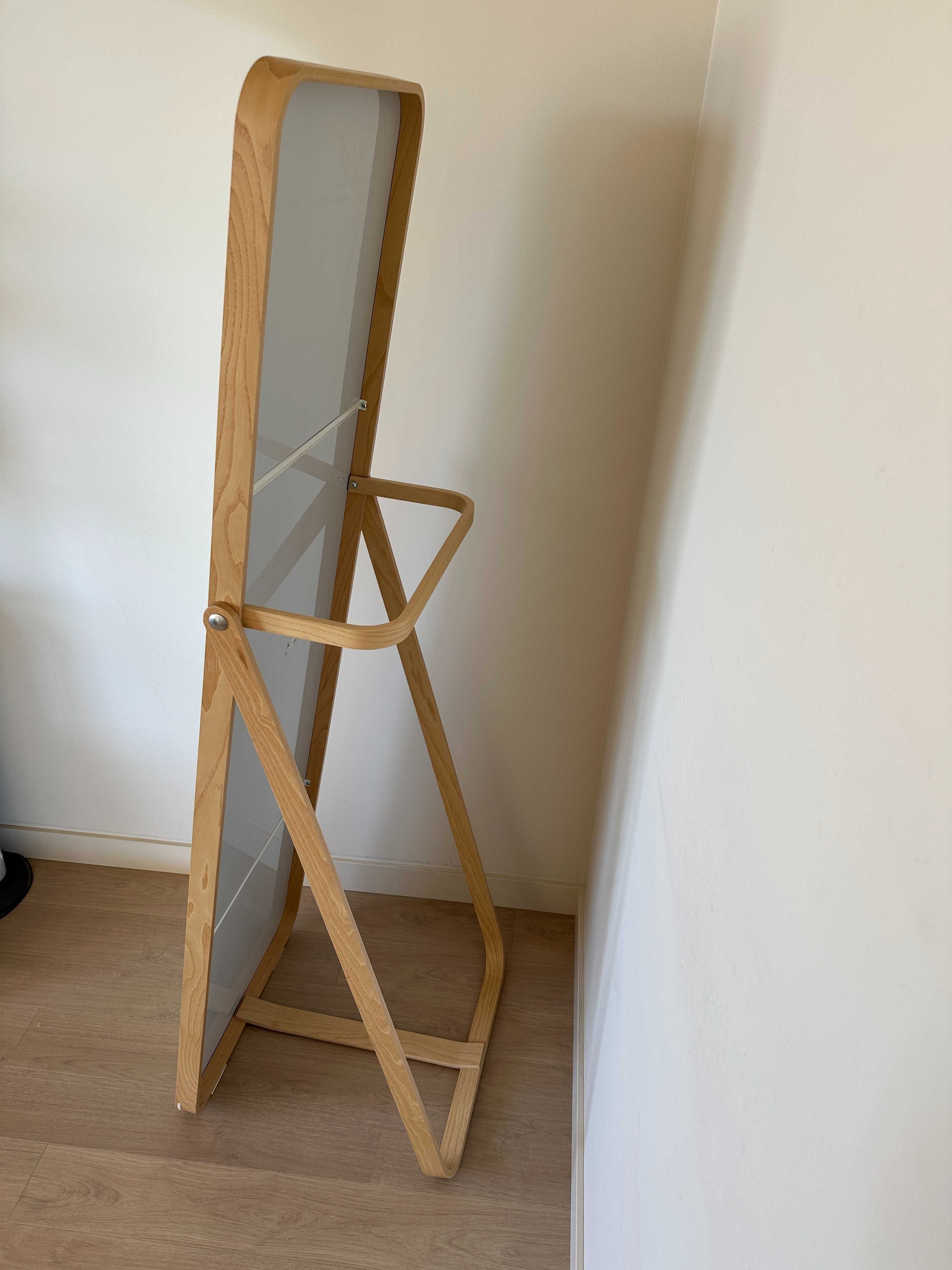 Espelho de pé com pendurador de roupa! IKEA NOVO