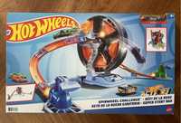 Zestaw torów Hot Wheels zakręcona opona GJM77