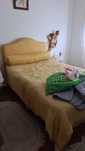 Cama com cabeceiro forrado