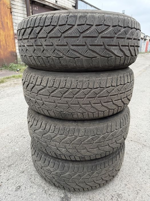 Комплект зимних шин 215/55R17 Tigar Winter