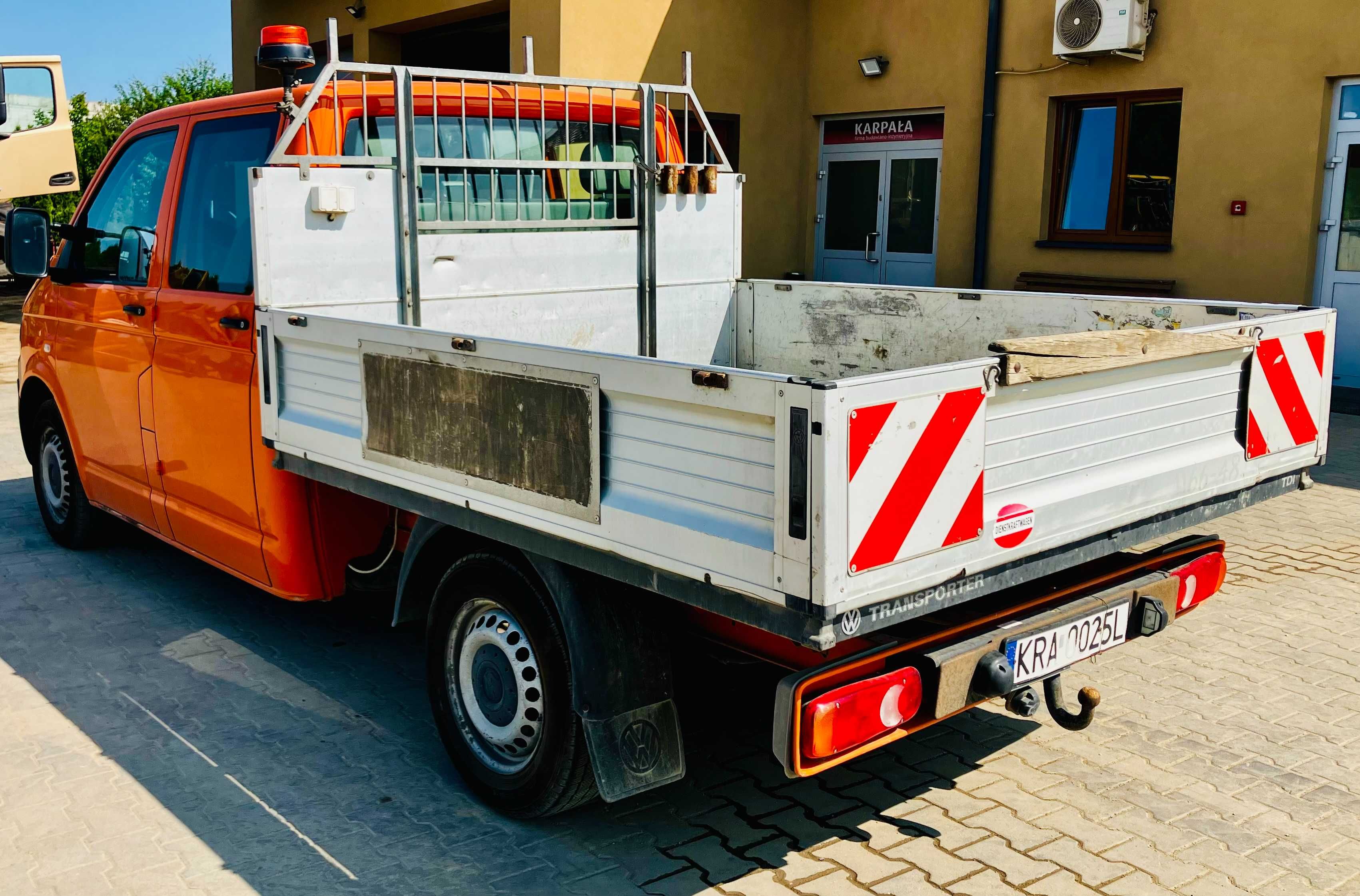 VW Transporter T5 2.0 TDi doka stan bdb!