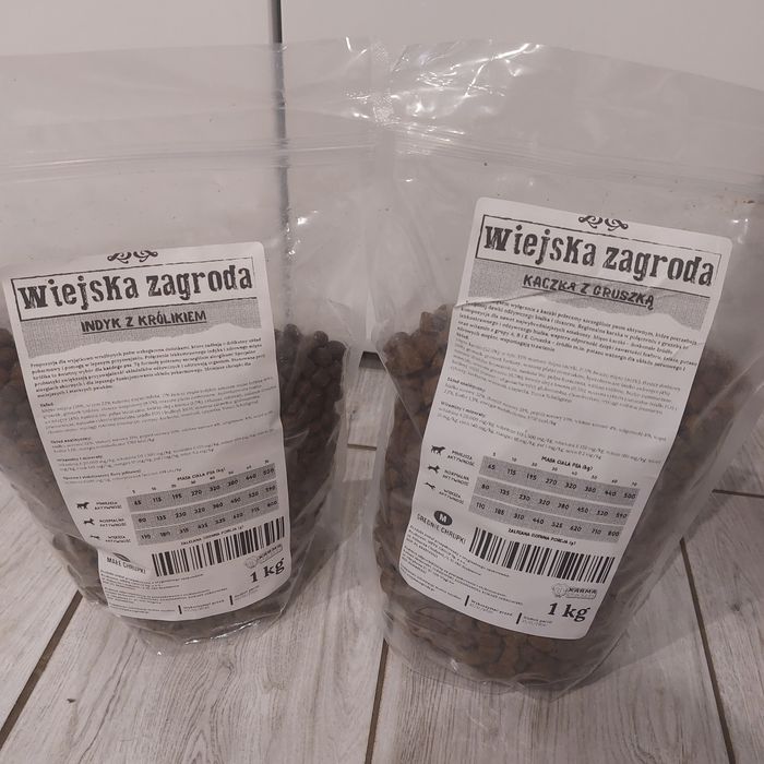 Wiejska zagroda Pies