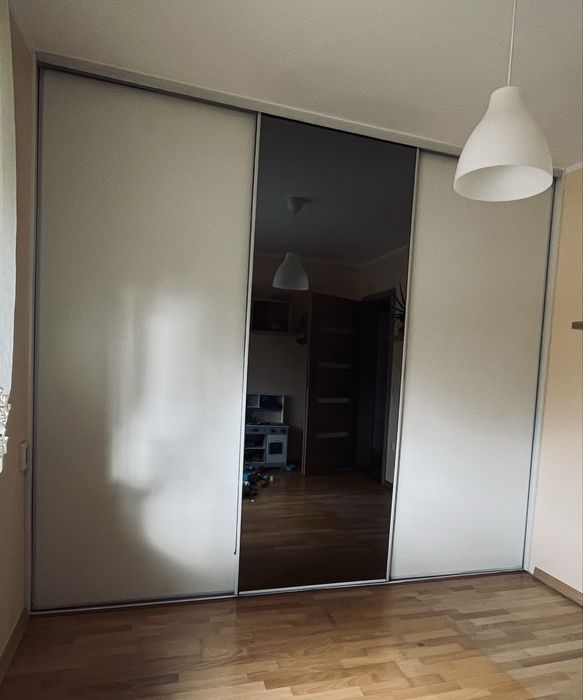 Szafa w zabudowie typu komandor