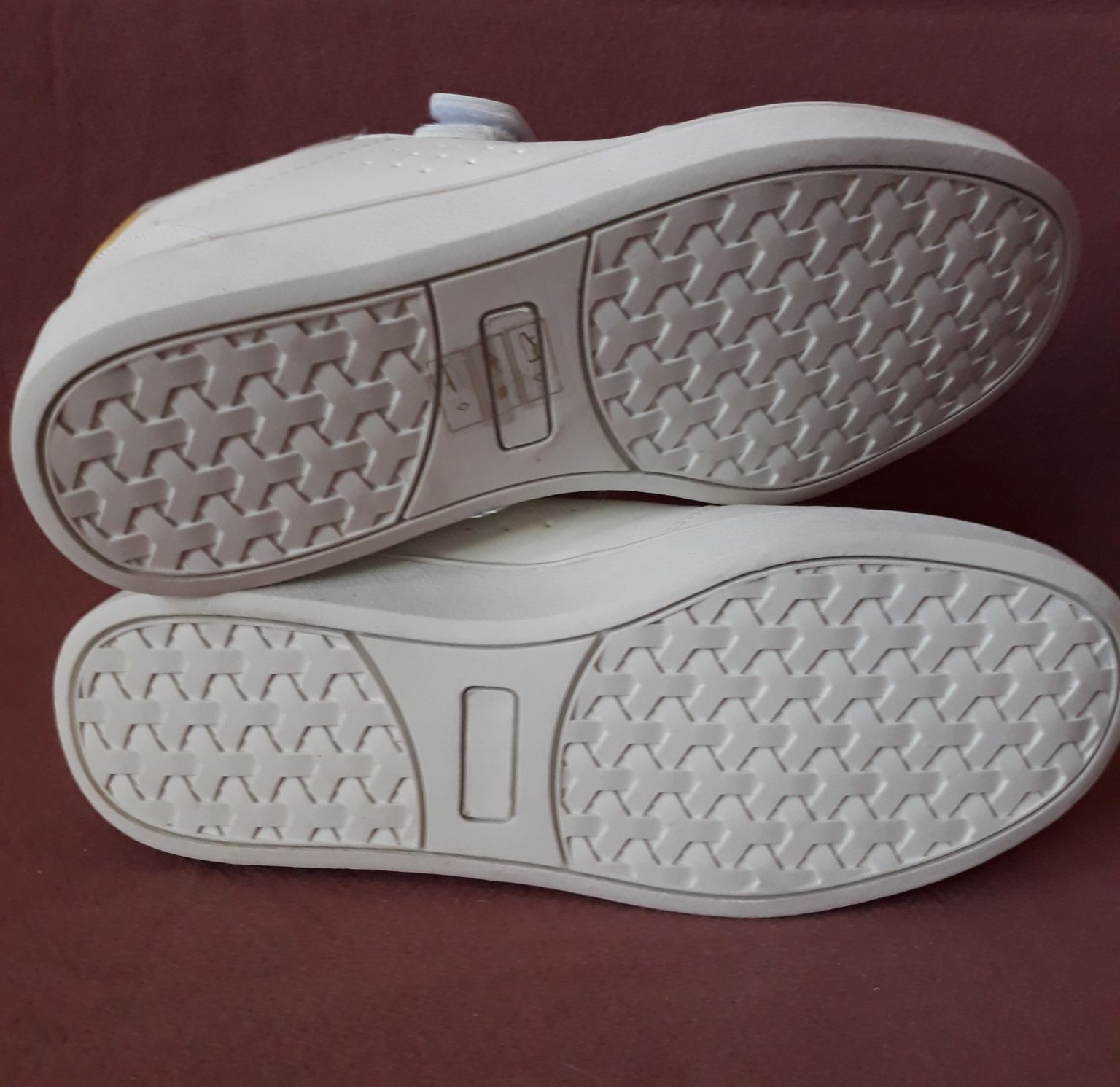 Проліт! Підліткові білі кросівки Reserved розмір 37, устілка 24см