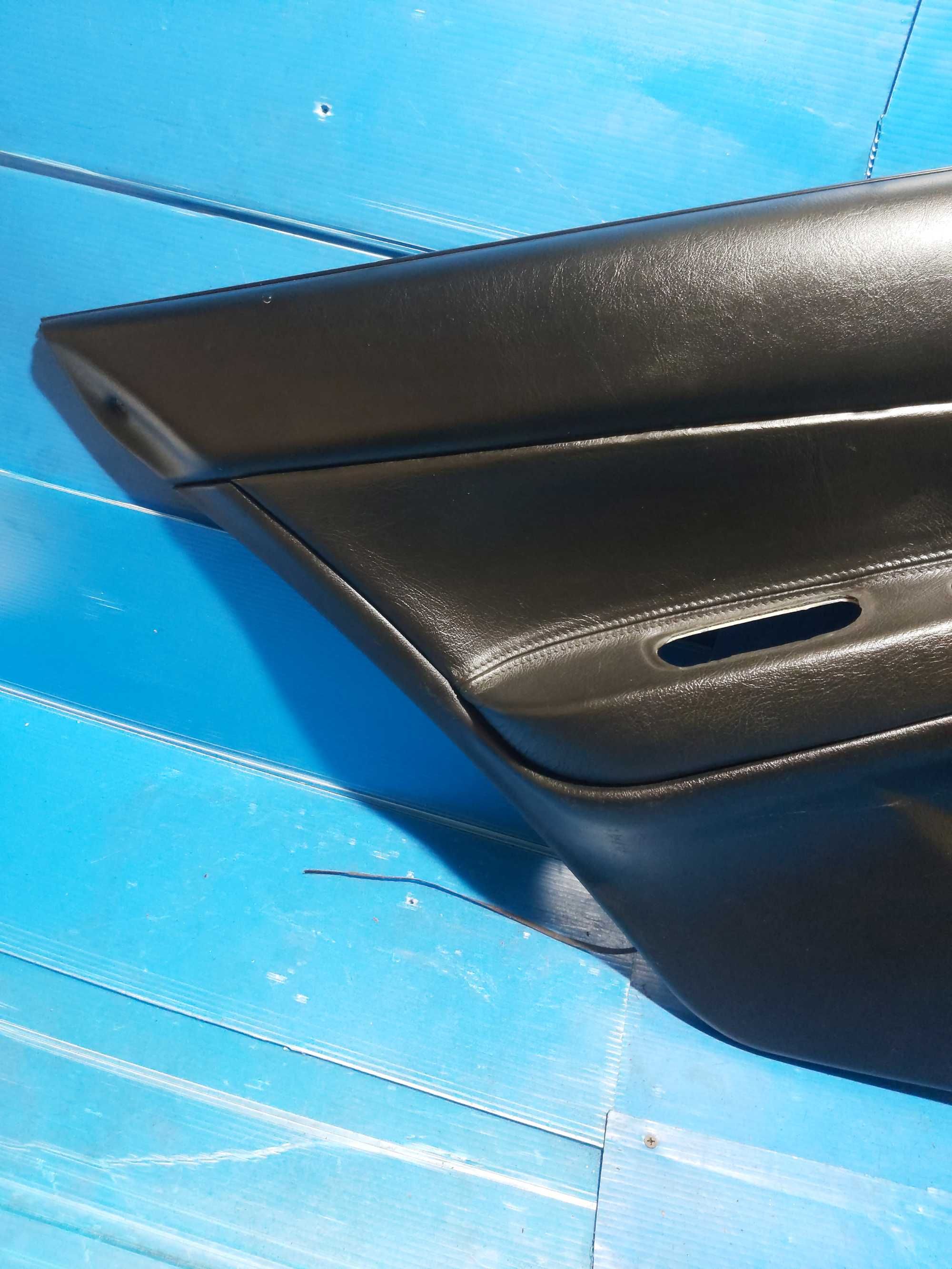 Boczek Drzwi lewy tył tylny skóra Mitsubishi galant nr.mag 3BD