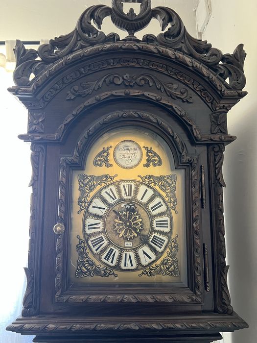 Relógio de chão antigo “Tempus Fugit” em madeira maciça