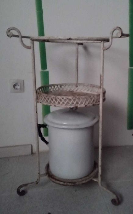 Lavatório antigo vintage ferro fundido e panela em esmalte antiguidade