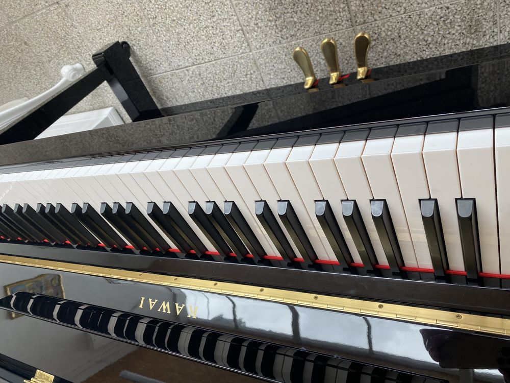 Piękne pianino Kawai K18