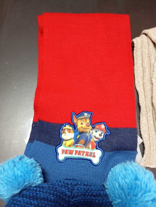 Lote do gorros e cachecol de criança