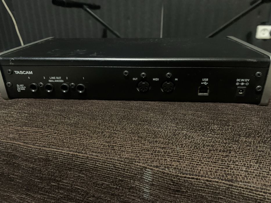 Tascam US-4x4 звукова карта