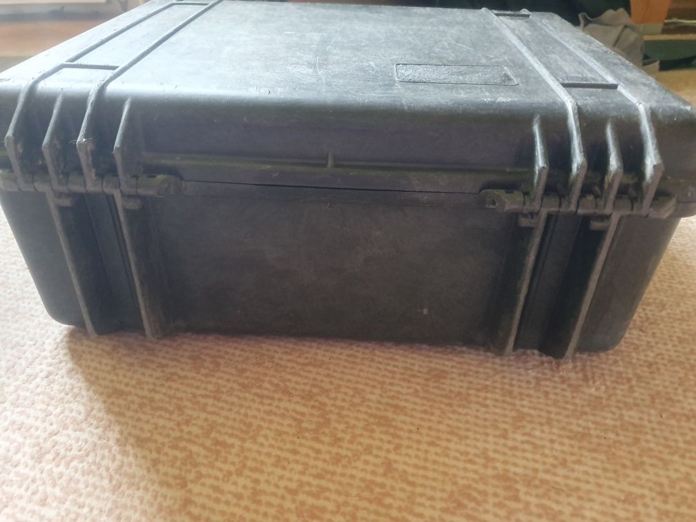 Skrzynia skrzynka walizka transportowa pancerna PELI 1550 CASE