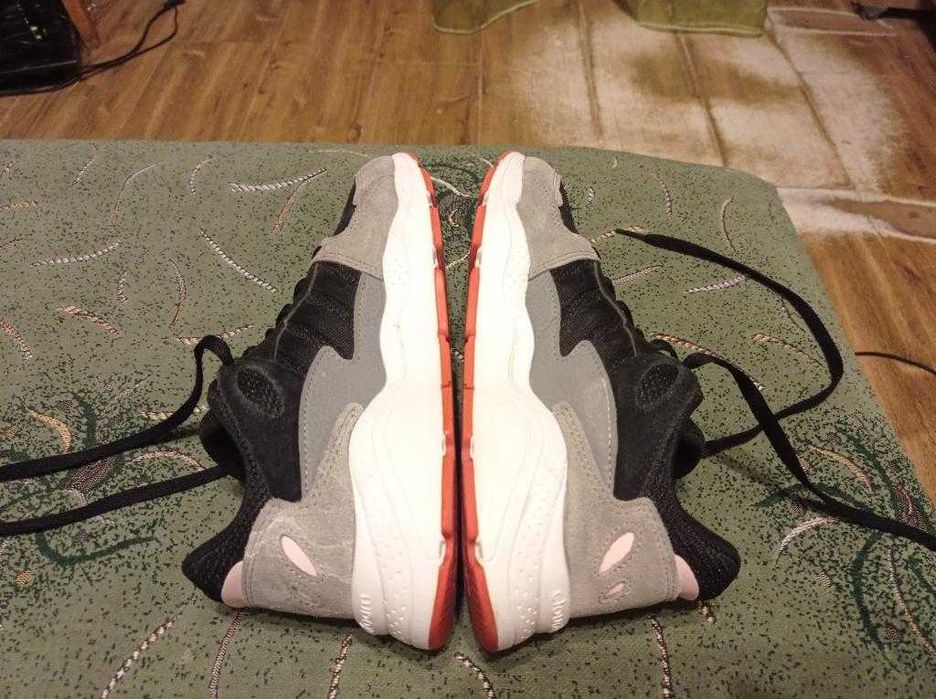 Кроссовки кожаные Adidas оригинал размер-39 по факту стелька-25 см