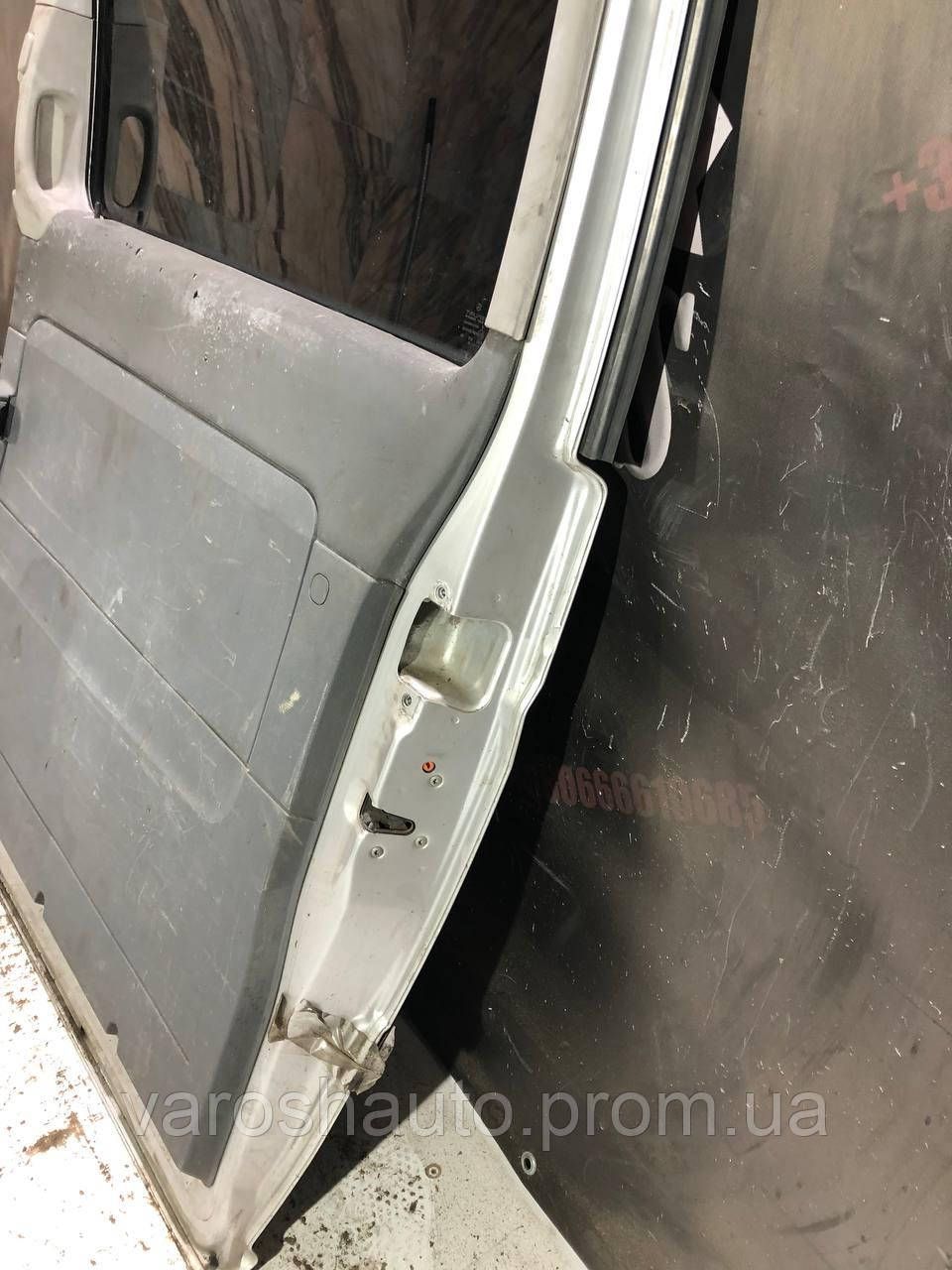 Двері бічна права розсувна Mercedes Benz Vito W639 A6397302505 1RS