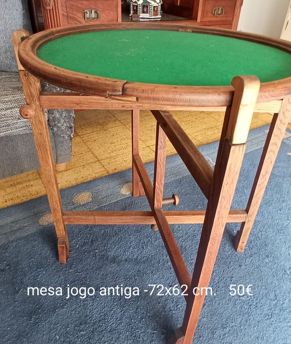 Mesinha de jogo antiga