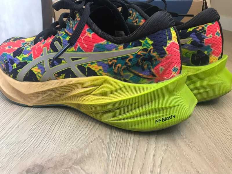 Asics Novablast 3 Lite-Show buty do biegania po asfalcie kolorowe 40