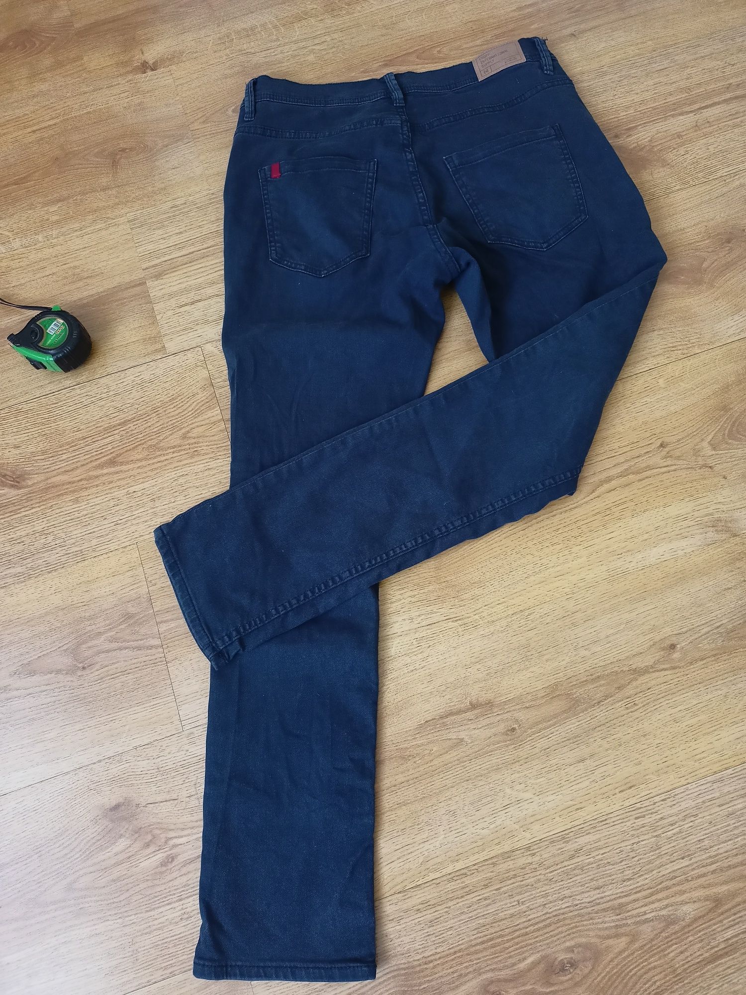 Spodnie jeans 28