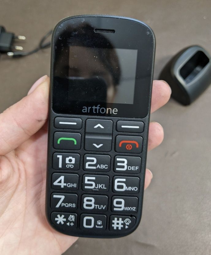 Мобільний телефон Artfone CS182 великі кнопки/кнопка SOS/заряд.станція