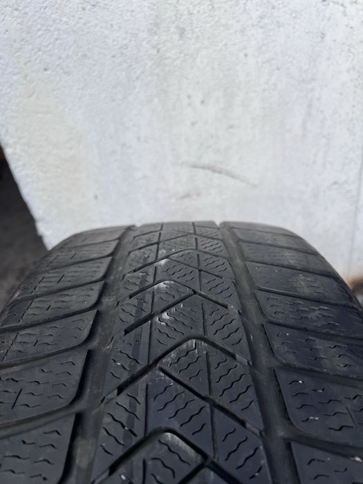 Zimowe opony Pirelli 235/45/18