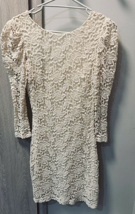 Sukienka obcisła biurowa elegancka koronka boho biała