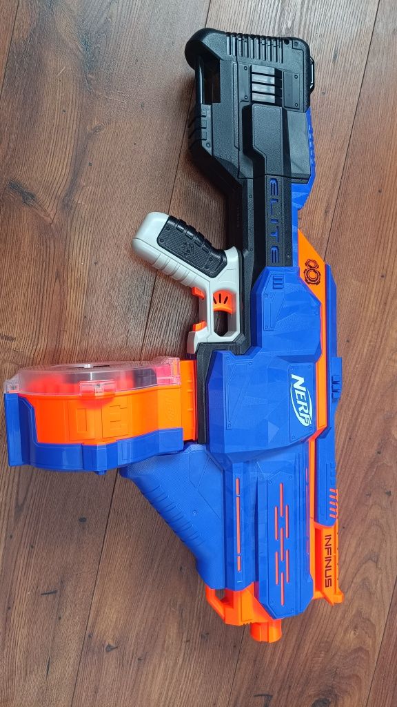 Pistolet nerf N-strike Infinus