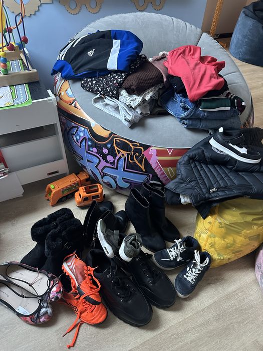 Sprzedam dwa worki duze odziezy i obuwia