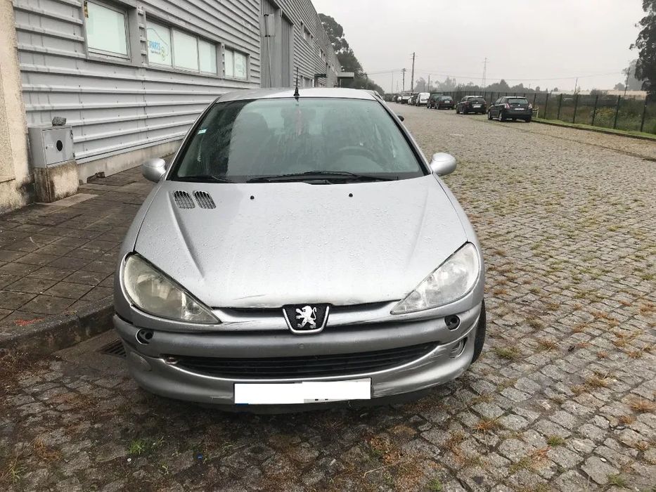 Peugeot 206 1.4cc 5P 2000 - Para Peças