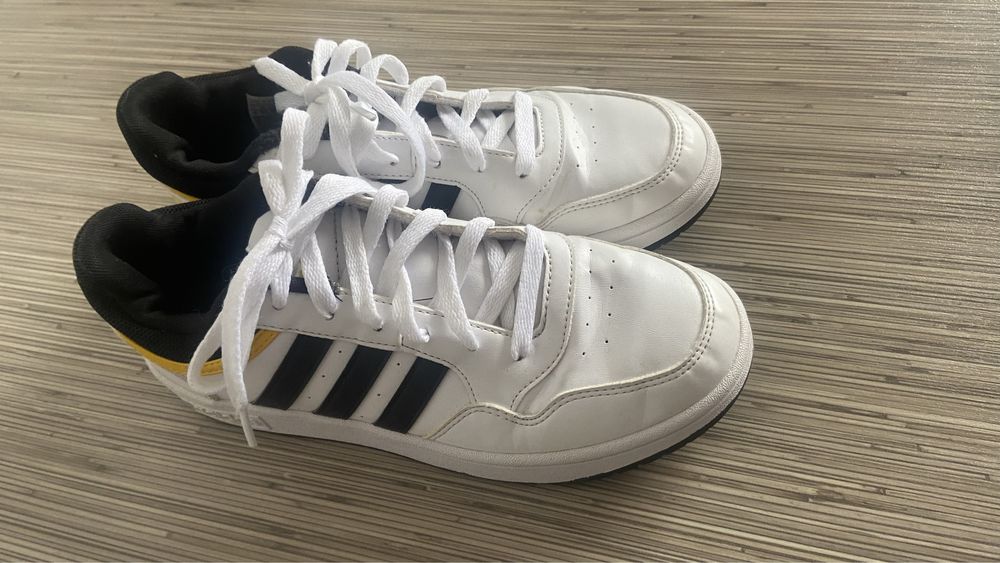 Buty adidas mlodziezowe (chlopiece) rozmiar 38 2/3
