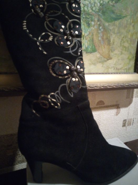 Жіноче взуття в практично новому стані