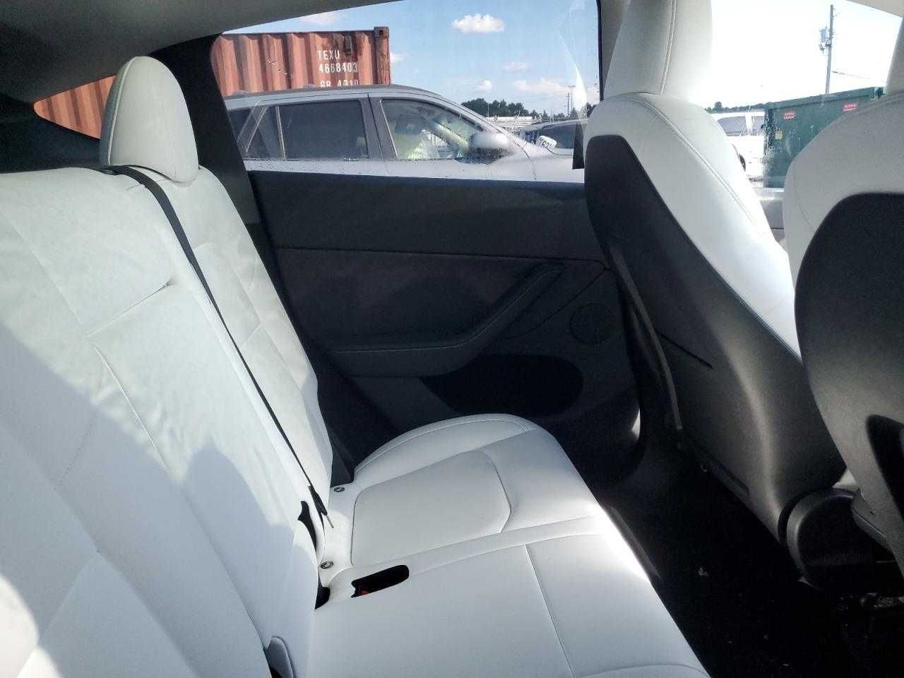 2024 TESLA MODEL Y (Нульове мито до 2026!)